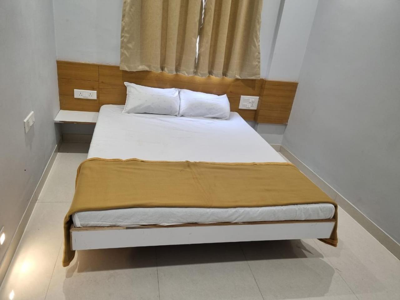 Vivanta Inn Lodge, Szolápur Kültér fotó