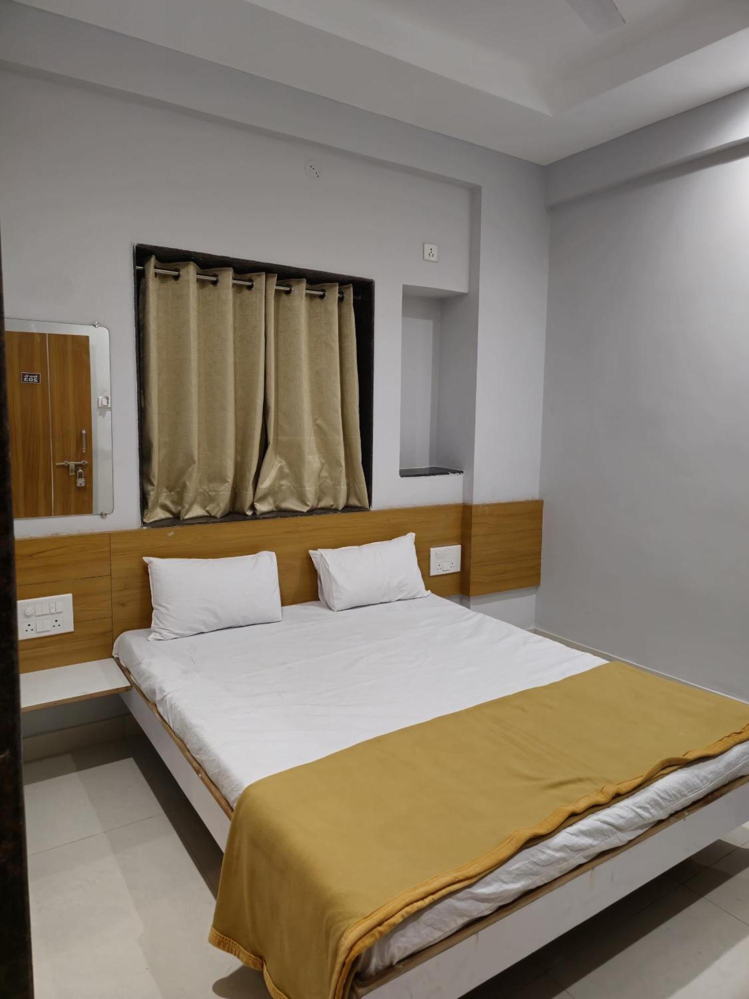 Vivanta Inn Lodge, Szolápur Kültér fotó