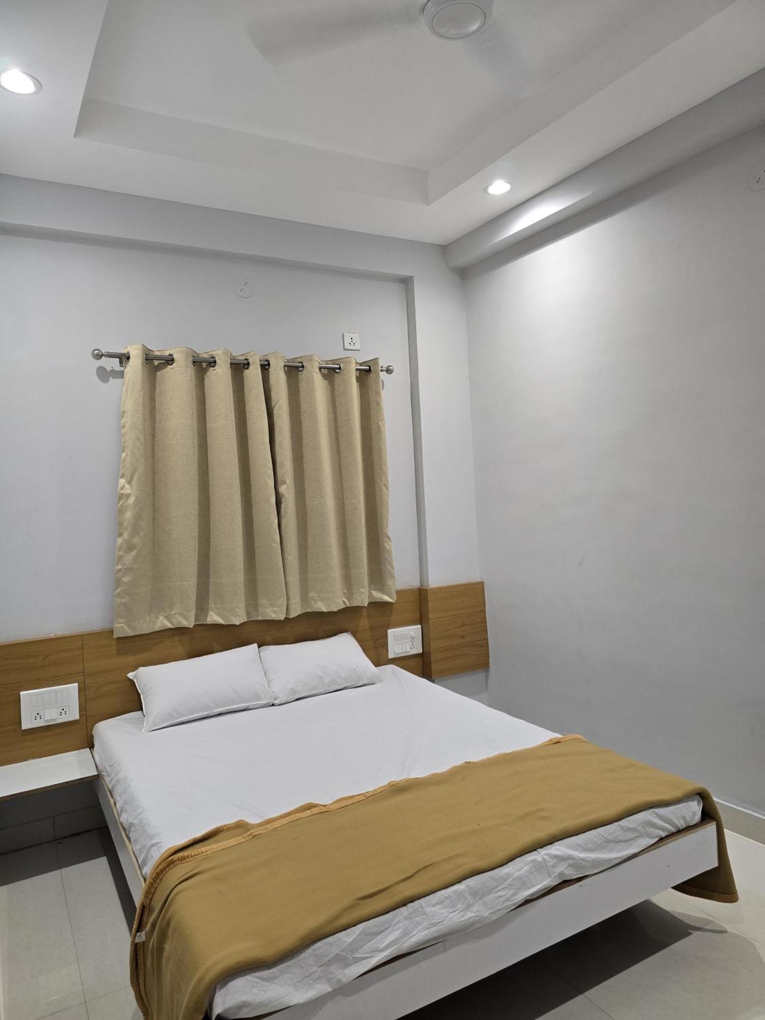 Vivanta Inn Lodge, Szolápur Kültér fotó