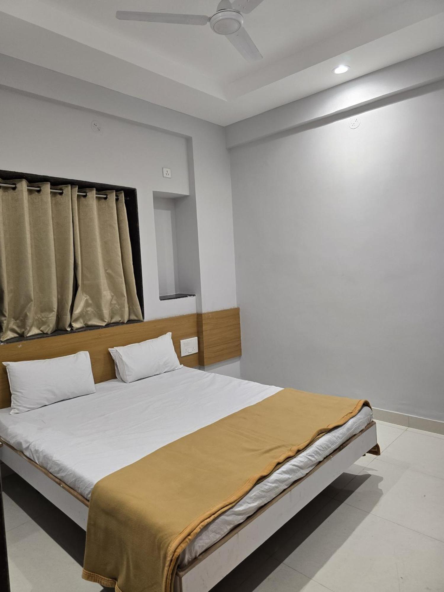 Vivanta Inn Lodge, Szolápur Kültér fotó